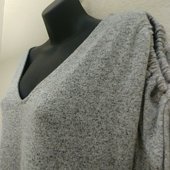 🍀Lucky Brand Cold Shoulder Top - Picture 2 of 8